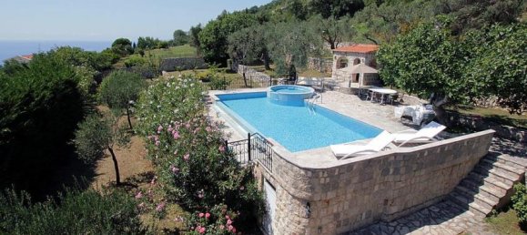 4 bedrooms Commercial property in Budva, Montenegro No. 121 14