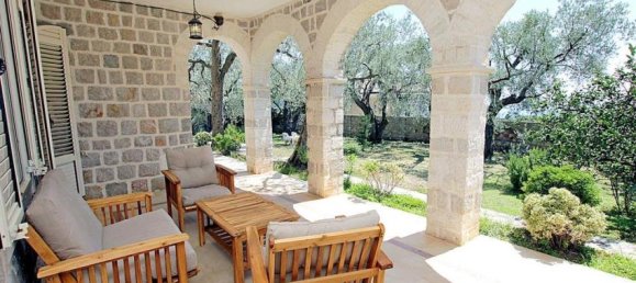 4 bedrooms Commercial property in Budva, Montenegro No. 121 25