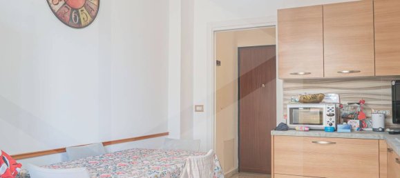 Квартира с 3 комнатами в Бари, Италия № 22761 8