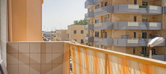 Квартира с 3 комнатами в Бари, Италия № 22761 12