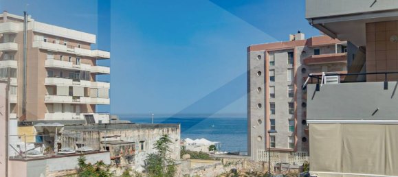 Квартира с 3 комнатами в Бари, Италия № 22761 3