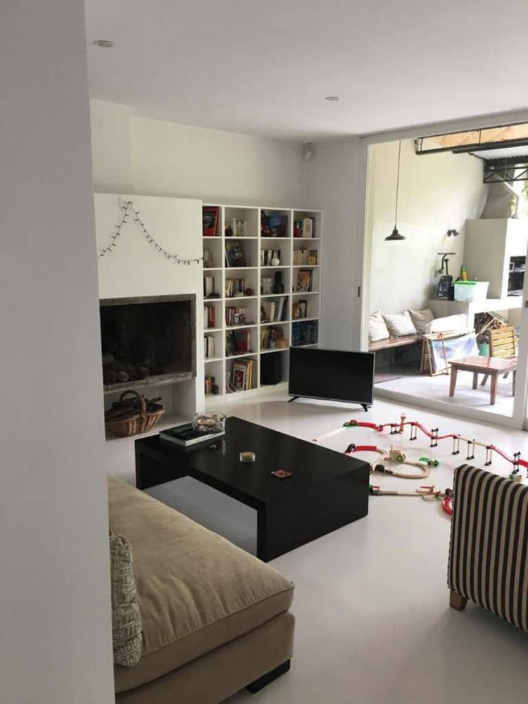 5 bedrooms House in Buenos Aires, Argentina No. 103504