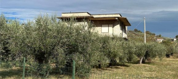 Дом с 4 комнатами в Эличе, Италия № 56796 7