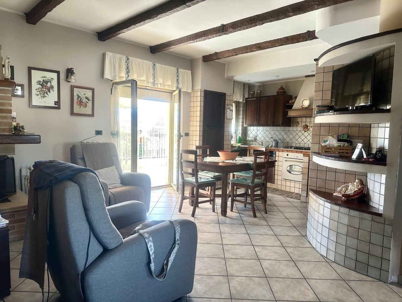 5 bedrooms Apartment in Avezzano, Italy No. 353098