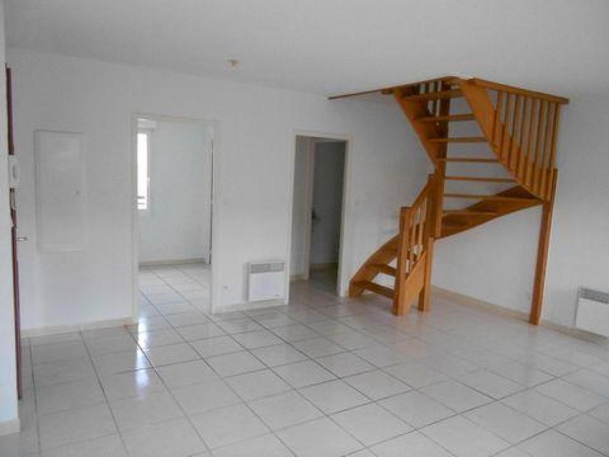 3 bedrooms House in Nimes, France No. 32185