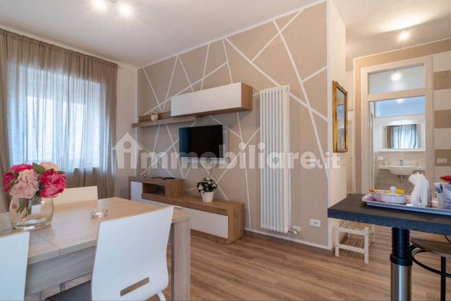 Квартира с 4 комнатами в Верона, Италия № 225769