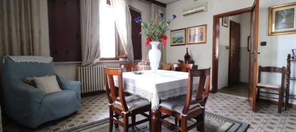 3 غرف نوم فيلا في Marmirolo, Italy رقم 129064 17