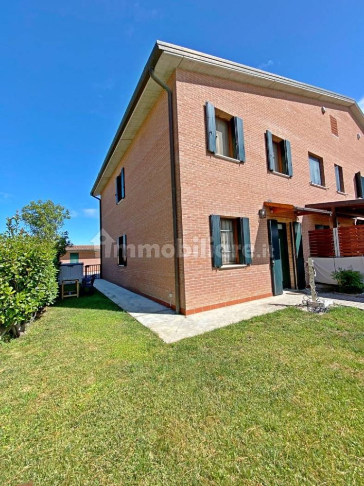 3 bedrooms House in Ferrara, Italy No. 307335
