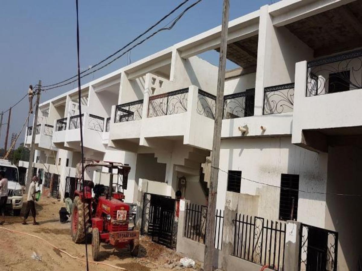 2 bedrooms House in Lucknow, India No. 9268