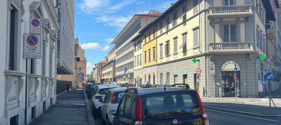 4 rooms Apartment in Florence, Italy No. 268929 3