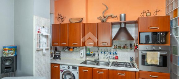 2 bedrooms Apartment in Turin, Italy No. 106794 8