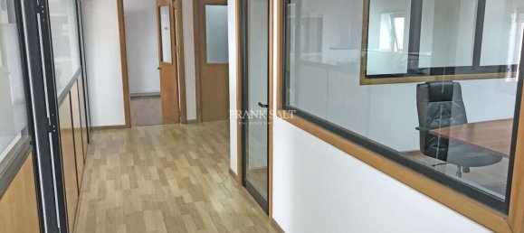Bureau à Hamrun, Malta 175m² No. 12066 3