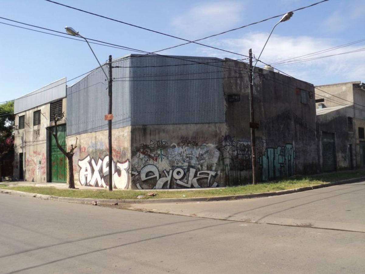 300m² Commercial property in Moron, Argentina No. 27718