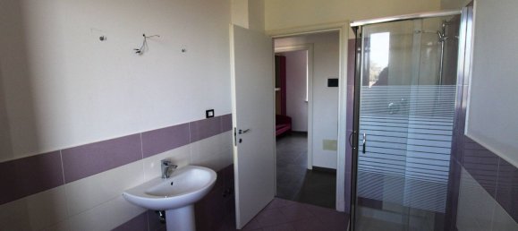 4 Schlafzimmer Wohnung in Montelupone, Italy, Nr. 351493 13