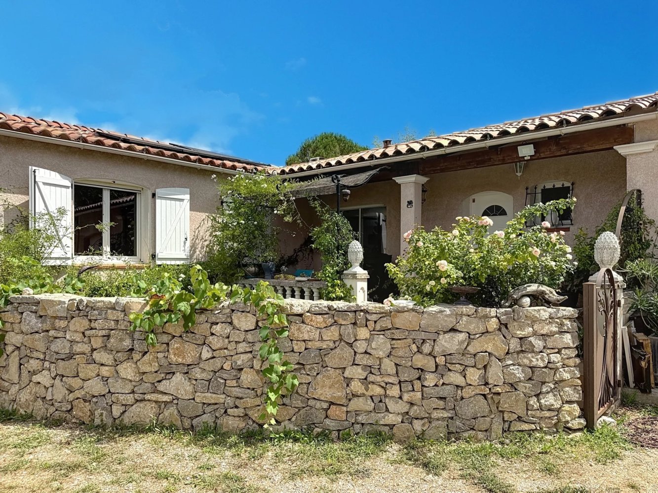 4 bedrooms Villa in Le Val, France No. 296591