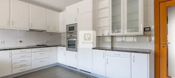 4 chambres Maison à Senhora da Hora, Portugal No. 139127 9