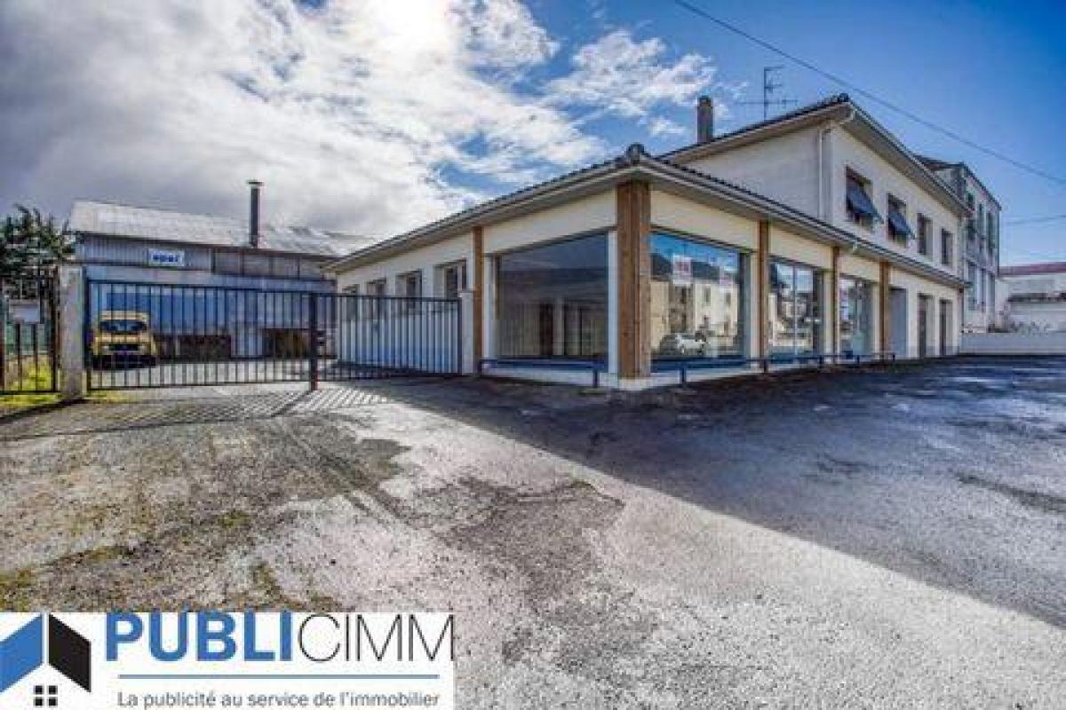  محل تجاري في Parthenay, France 180متر مربع رقم 19045
