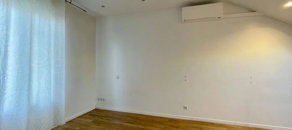 2 bedrooms House in Romainville, France No. 161657 5