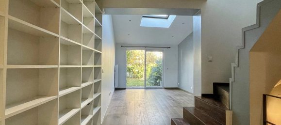 2 bedrooms House in Romainville, France No. 161657 13