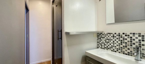 2 bedrooms House in Romainville, France No. 161657 8