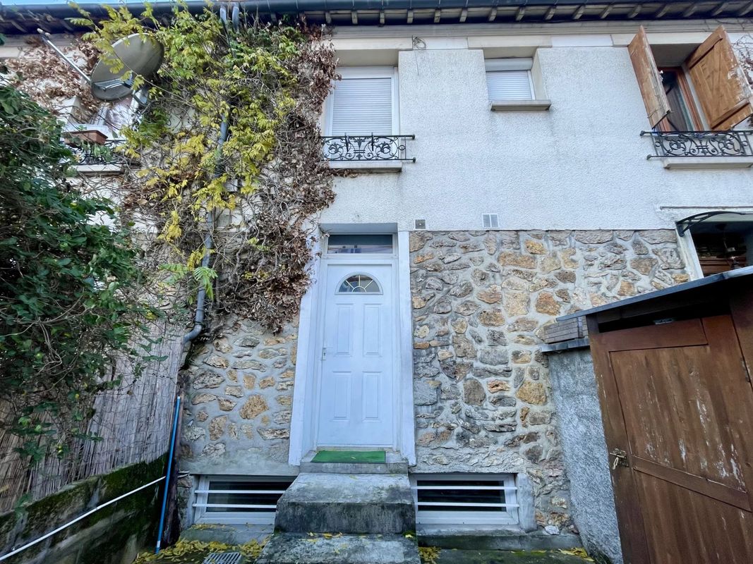 2 bedrooms House in Romainville, France No. 161657