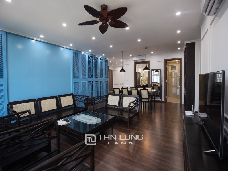 Apartamento de 3 dormitorios en Tay Ho, Vietnam No. 978