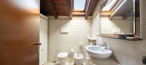 4غرفة منزل ذو طابقين في Malnate, Italy رقم 209987 126