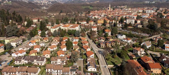 4غرفة منزل ذو طابقين في Malnate, Italy رقم 209987 89