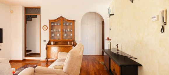 4غرفة منزل ذو طابقين في Malnate, Italy رقم 209987 38