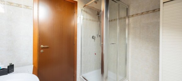 4غرفة منزل ذو طابقين في Malnate, Italy رقم 209987 128