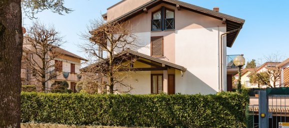 4غرفة منزل ذو طابقين في Malnate, Italy رقم 209987 25