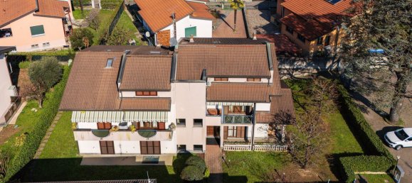 4غرفة منزل ذو طابقين في Malnate, Italy رقم 209987 143