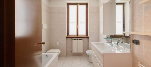 4غرفة منزل ذو طابقين في Malnate, Italy رقم 209987 27