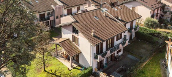 4غرفة منزل ذو طابقين في Malnate, Italy رقم 209987 91