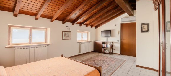 4غرفة منزل ذو طابقين في Malnate, Italy رقم 209987 118