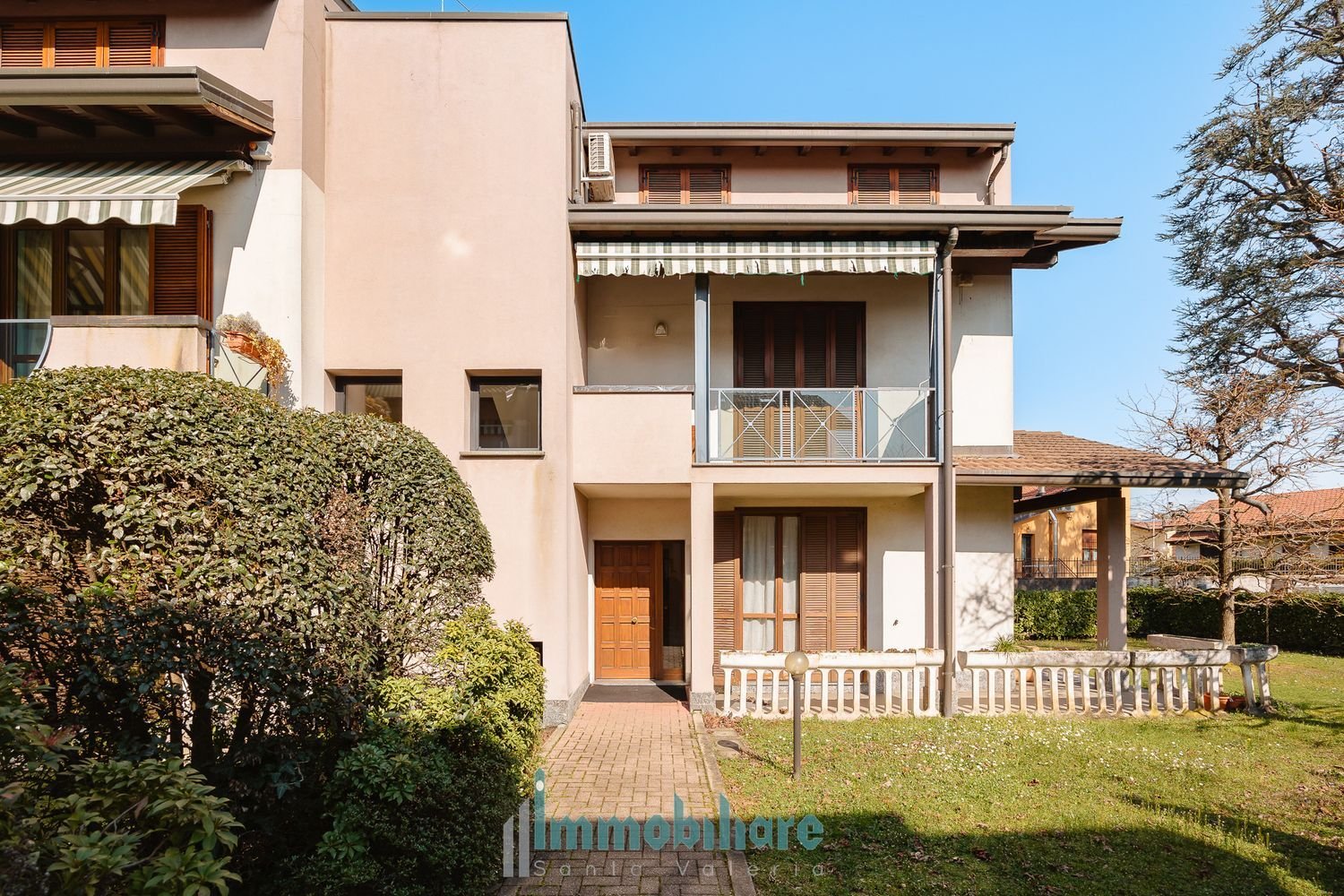 4-Zimmer Doppelhaus in Malnate, Italy, Nr. 209987