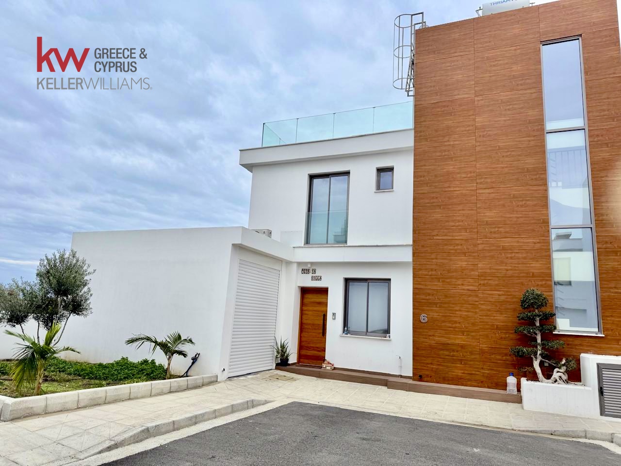 Вилла с 3 спальнями в Ливадия, Кипр № 26180