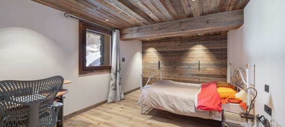 5 bedrooms Apartment in Les Allues, France No. 922 4