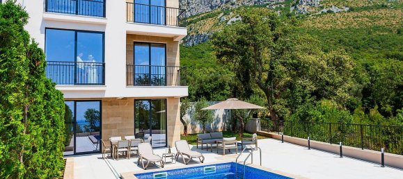 4 bedrooms Bungalow in Budva, Montenegro No. 191 3