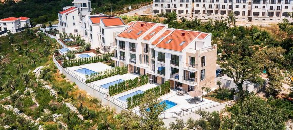 4 bedrooms Bungalow in Budva, Montenegro No. 191 2