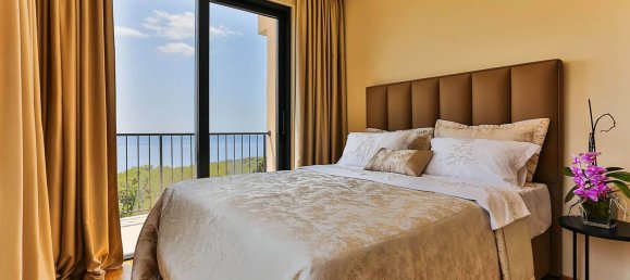 4 bedrooms Bungalow in Budva, Montenegro No. 191 12