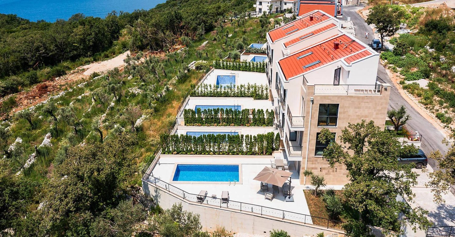 4 bedrooms Bungalow in Budva, Montenegro No. 191