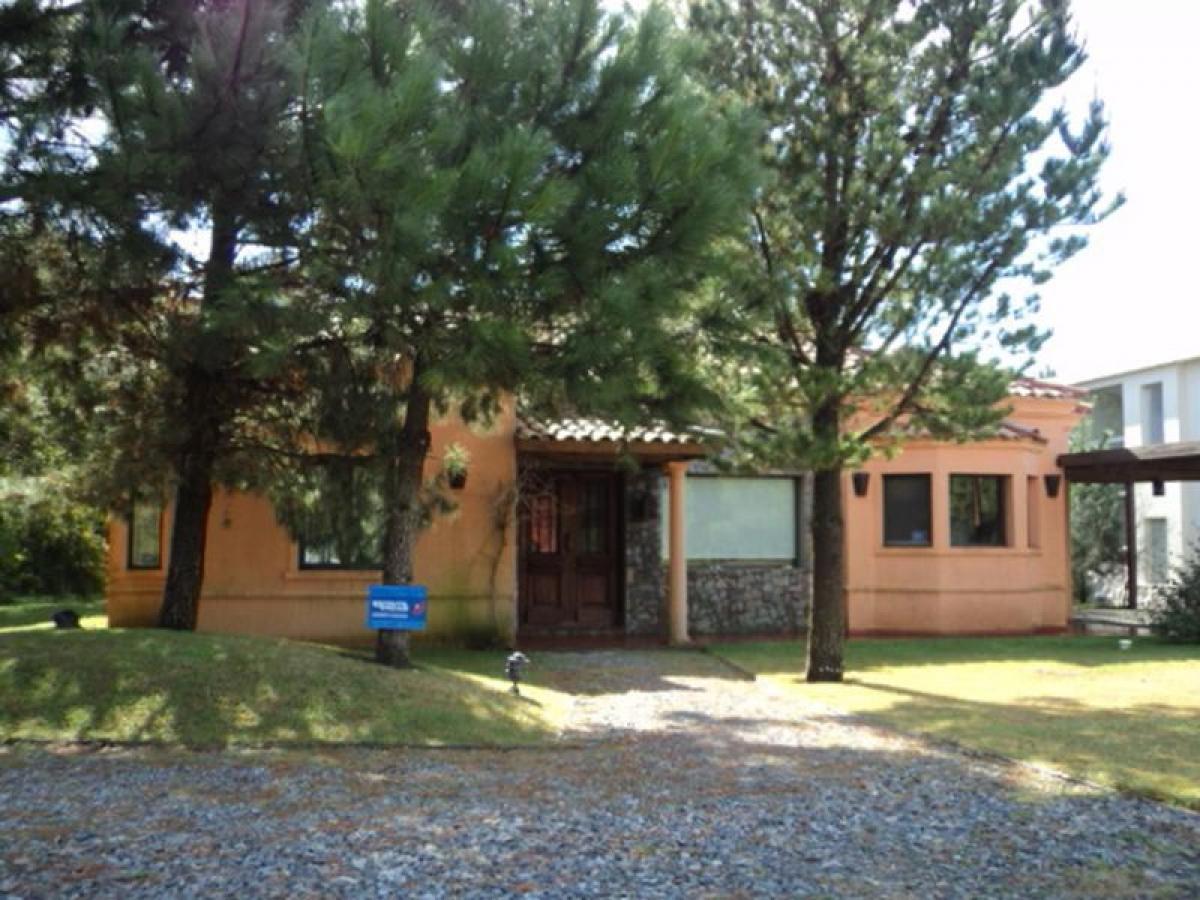 3 bedrooms House in Mar del Plata, Argentina No. 81255