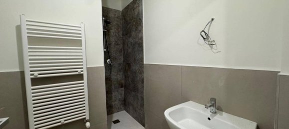 4 rooms Apartment in Sesto Fiorentino, Italy No. 36060 5