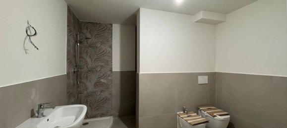 4 rooms Apartment in Sesto Fiorentino, Italy No. 36060 23