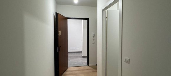 4 rooms Apartment in Sesto Fiorentino, Italy No. 36060 18