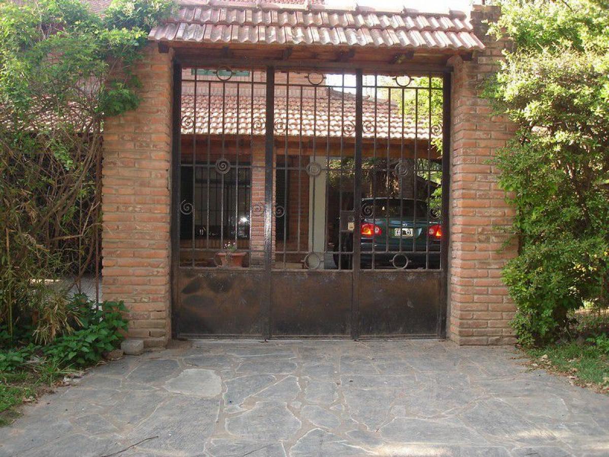 6 bedrooms House in Moreno, Argentina No. 8492