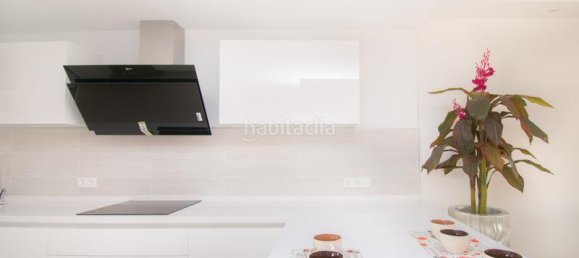 4 bedrooms Townhouse in El Paraiso, Spain No. 23738 5