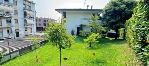 3-salle Villa à Meda, Italy No. 168891 4