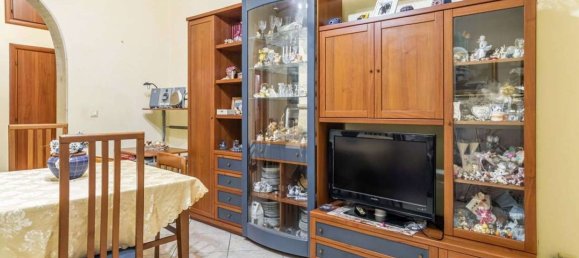 3 rooms Apartment in Taranto, Italy No. 120915 2